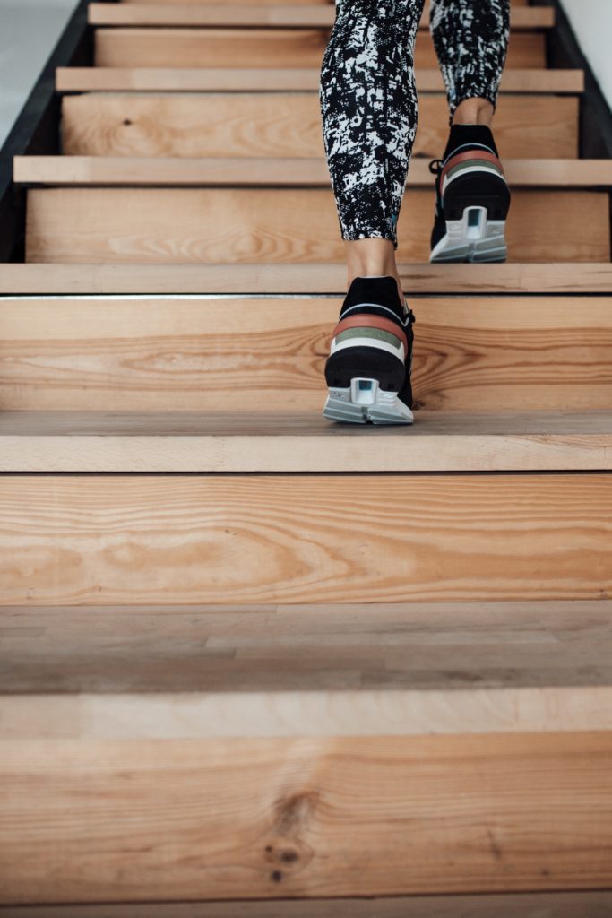 walking-sport-steps-sneakers-legs-step-stairs-home-workout-home-fitness-quarantined-life_t20_E002p7