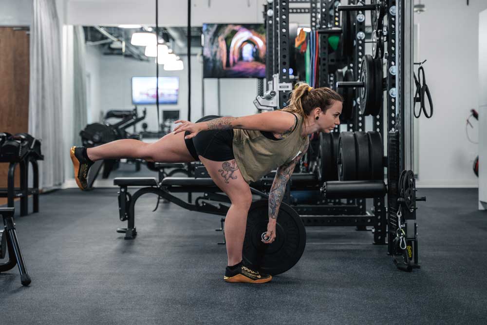 https://www.trainheroic.com/wp-content/uploads/2021/09/Single-leg-RDL-landmine-2.jpg